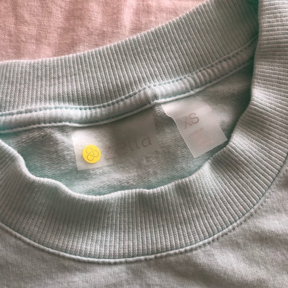 Zella soft lines crewneck sweatshirt with pockets - Picture 2 of 3
